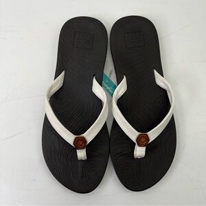 NWT Reef Flip Flops size 9 Zen love White Brown Black Ridiculously Comfortable
